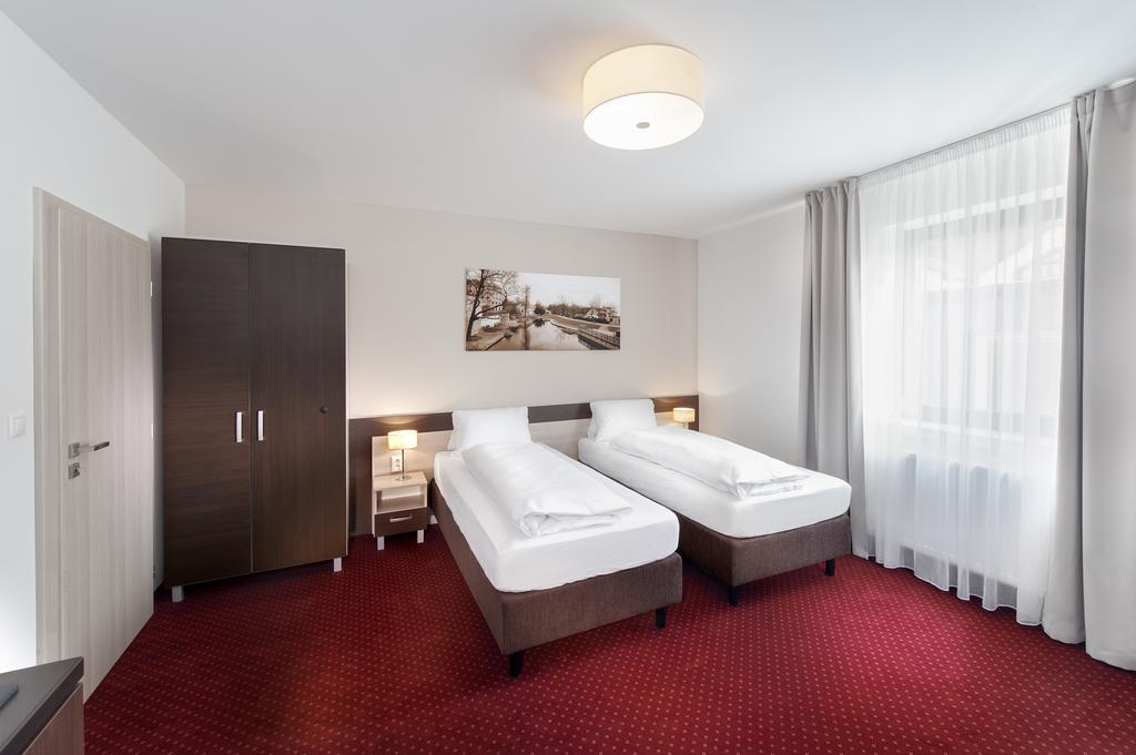 เวลล์เนสส์ เพนซิออน ยู ไจแจนตู Hotel เปิลเซน ภายนอก รูปภาพ