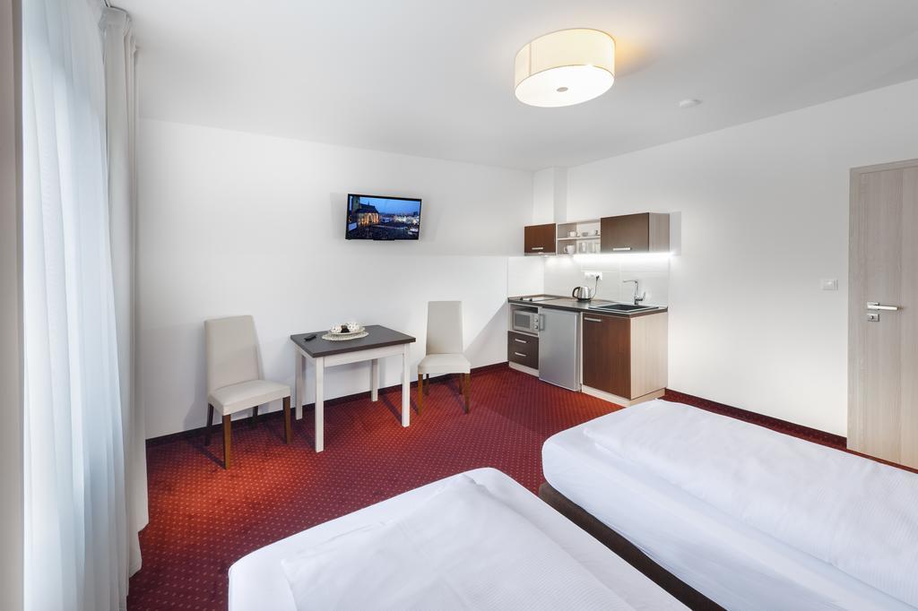 เวลล์เนสส์ เพนซิออน ยู ไจแจนตู Hotel เปิลเซน ภายนอก รูปภาพ
