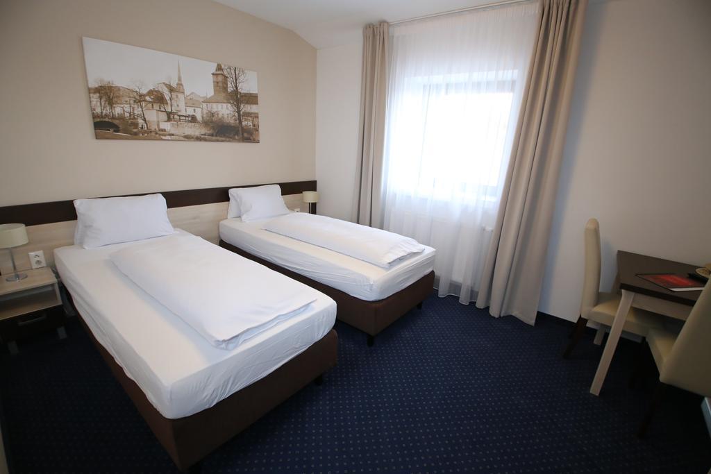เวลล์เนสส์ เพนซิออน ยู ไจแจนตู Hotel เปิลเซน ภายนอก รูปภาพ