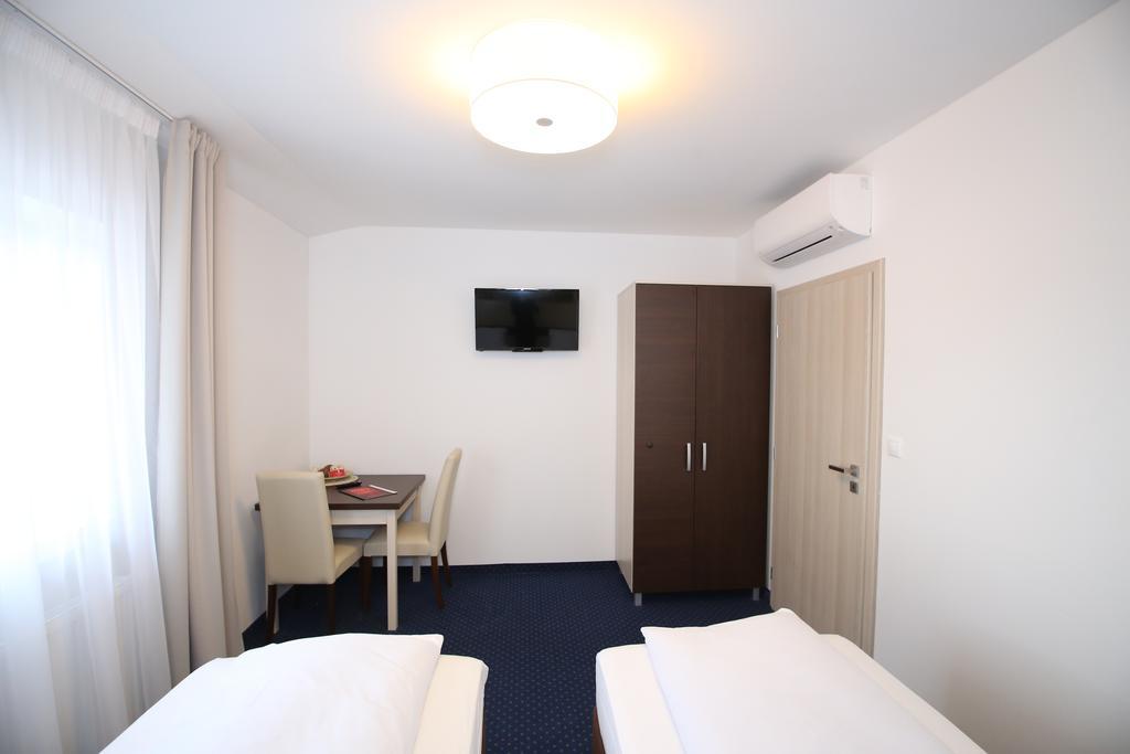 เวลล์เนสส์ เพนซิออน ยู ไจแจนตู Hotel เปิลเซน ภายนอก รูปภาพ